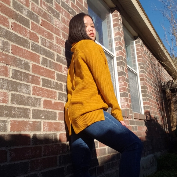 Mustard yellow turtleneck sweater - Picture 2 of 4